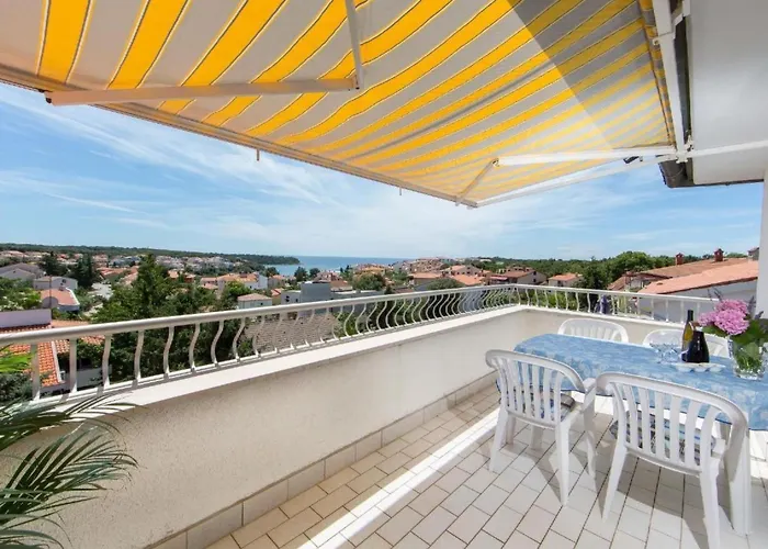 Apartment In Pjescana Uvala Mit Grosser Terrass By Interhome *