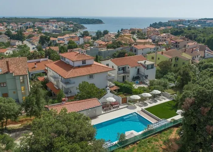 Apartment In Pjescana Uvala Mit Grosser Terrass By Interhome