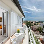In Pjescana Uvala Mit Grosser Terrass By Interhome