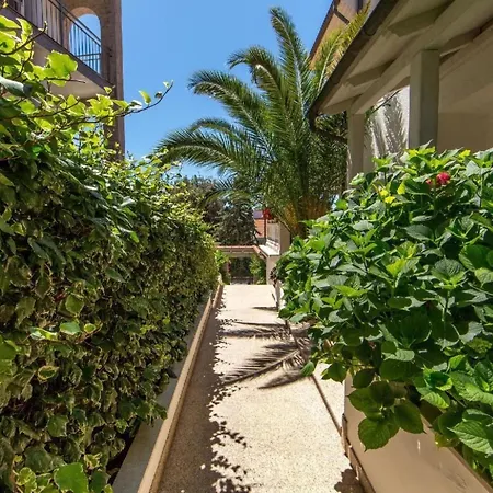 In Pjescana Uvala Mit Grosser Terrass By Interhome