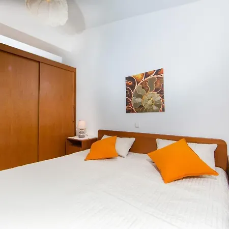 In Pjescana Uvala Mit Grosser Terrass By Interhome Apartament