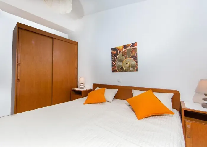 In Pjescana Uvala Mit Grosser Terrass By Interhome Apartament