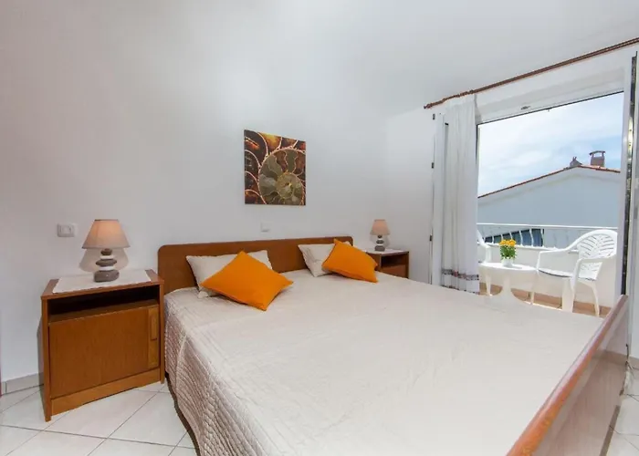 In Pjescana Uvala Mit Grosser Terrass By Interhome Appartement Pula