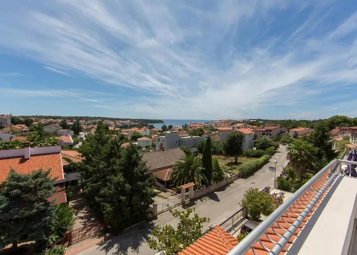 In Pjescana Uvala Mit Grosser Terrass By Interhome Apartament *