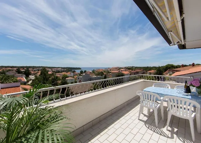 In Pjescana Uvala Mit Grosser Terrass By Interhome Apartament *