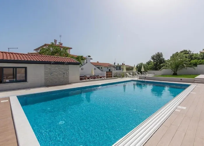 In Pjescana Uvala Mit Grosser Terrass By Interhome Appartement *