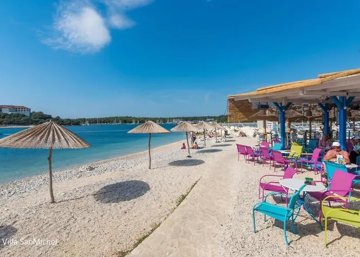 In Pjescana Uvala Mit Grosser Terrass By Interhome Apartament