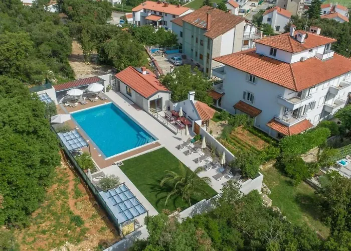 In Pjescana Uvala Mit Grosser Terrass By Interhome *