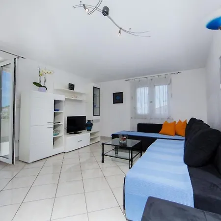 Apartment In Pjescana Uvala Mit Grosser Terrass By Interhome *