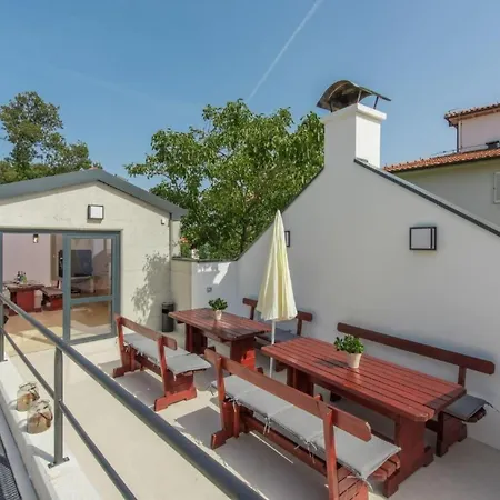 Appartement In Pjescana Uvala Mit Grosser Terrass By Interhome Pula