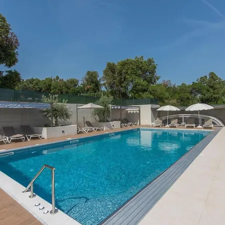 Appartement In Pjescana Uvala Mit Grosser Terrass By Interhome Pula
