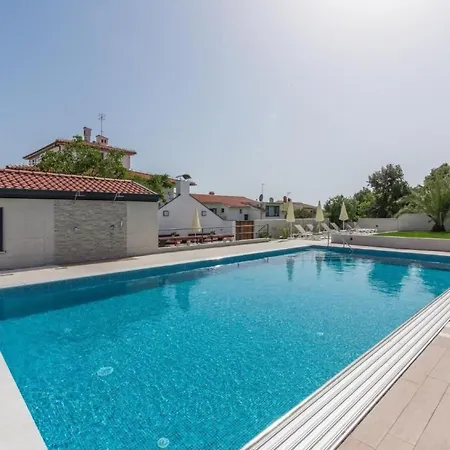 In Pjescana Uvala Mit Grosser Terrass By Interhome Appartement *