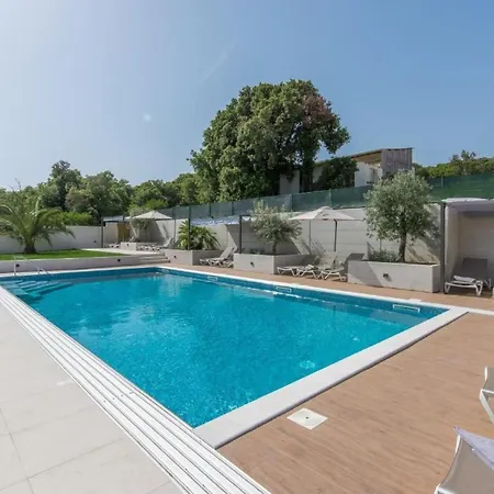 Appartement In Pjescana Uvala Mit Grosser Terrass By Interhome *